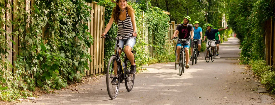 Young family bike rental package in Montreal