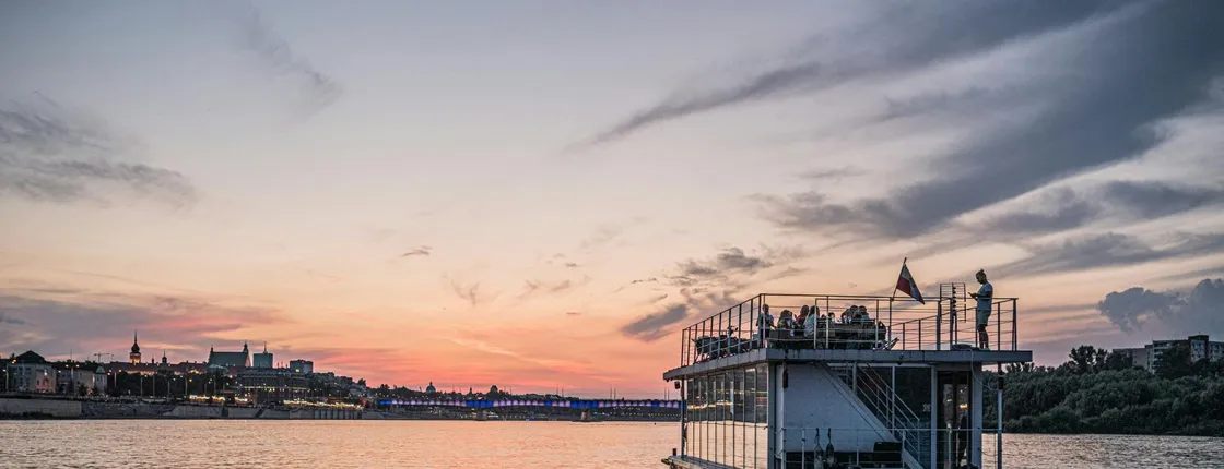 Warsaw sunset cruise on iBarka with prosecco