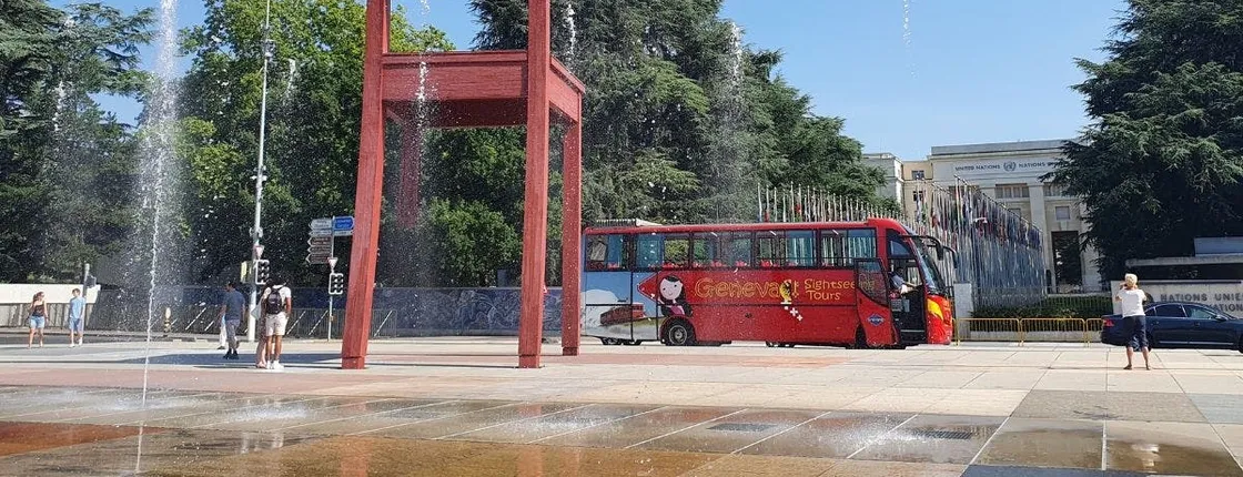 Geneva hop-on hop-off bus and mini-train tour