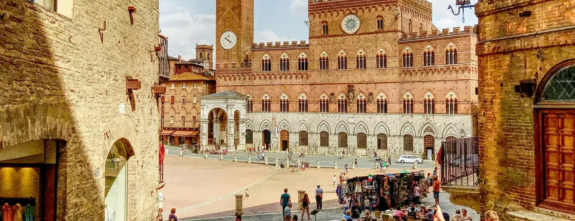 Siena audio walking tour with medieval centre and Palio square