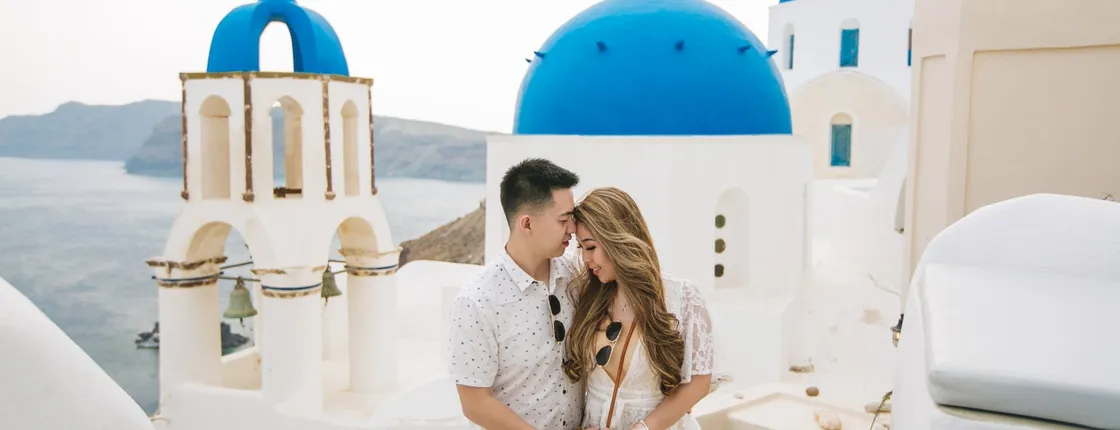 Santorini photo shoot with a pro photographer