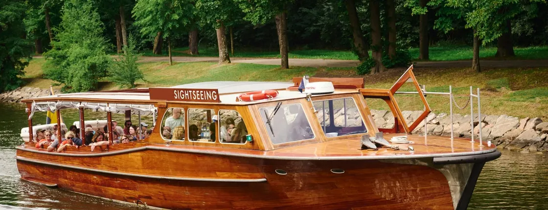 Guided tour of the Stockholm archipelago by classic wooden boat