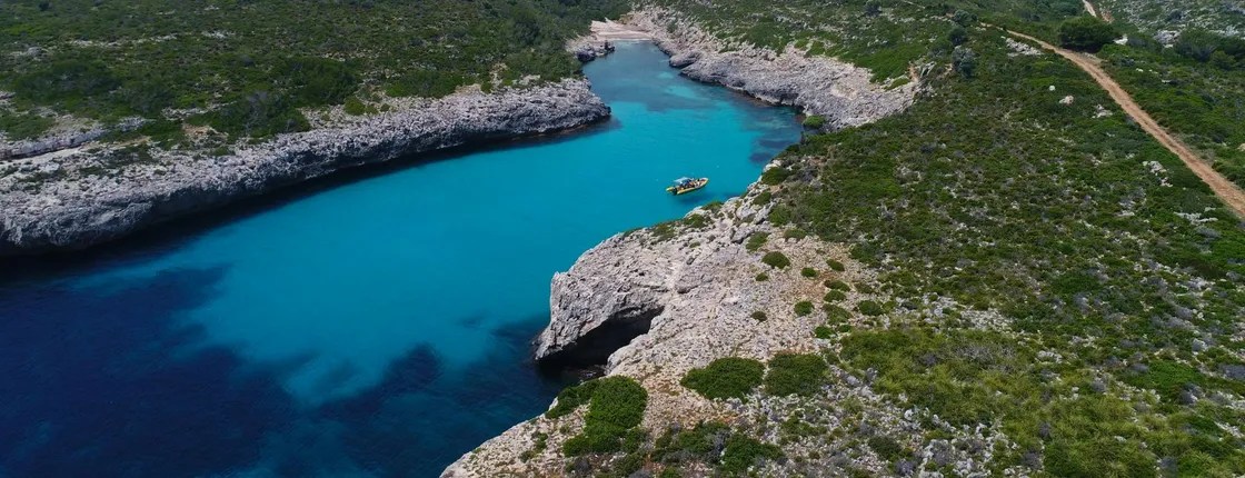 Virgin Coast Boat Tour with Transfer by Skualo Portocolom