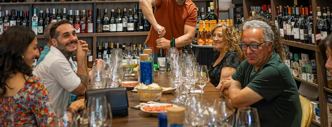 Málaga wine tasting with 5 wines and gourmet tapas