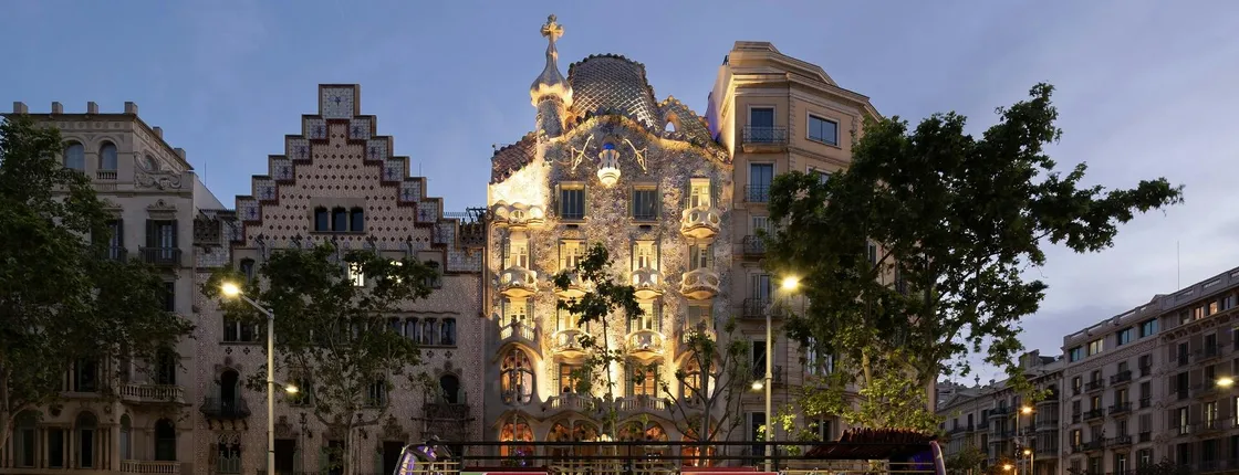 Barcelona night bus tour with live guide