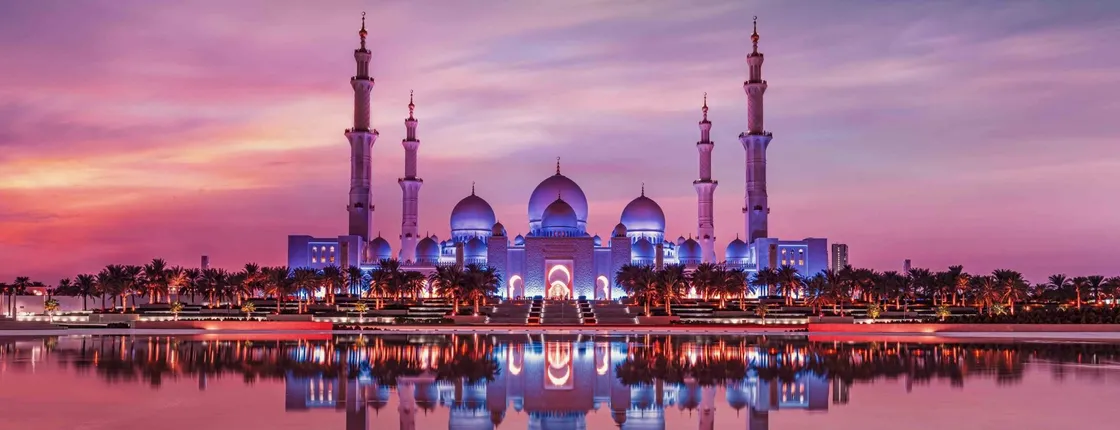Abu Dhabi city tour and coffee at Emirates Palace from Dubai