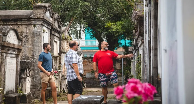 New Orleans Garden District small group guided walking tour