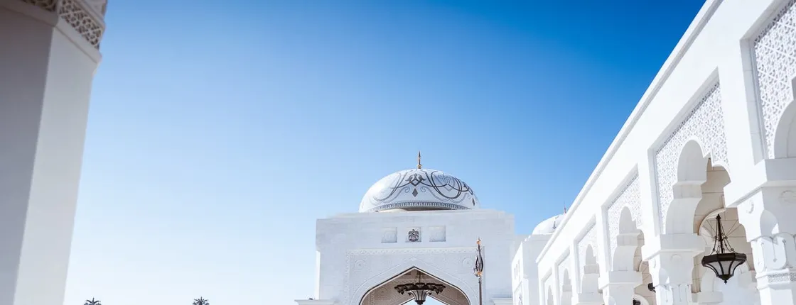 Abu Dhabi guided tour including Qasr Al Watan and local lunch