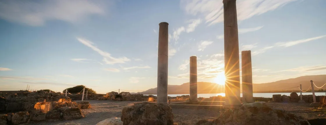 Exclusive guided tour of Nora at sunset with aperitif
