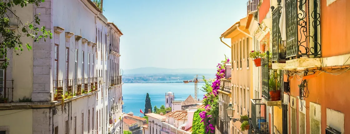 Lisbon Full-Day City Tour and Shopping from Algarve
