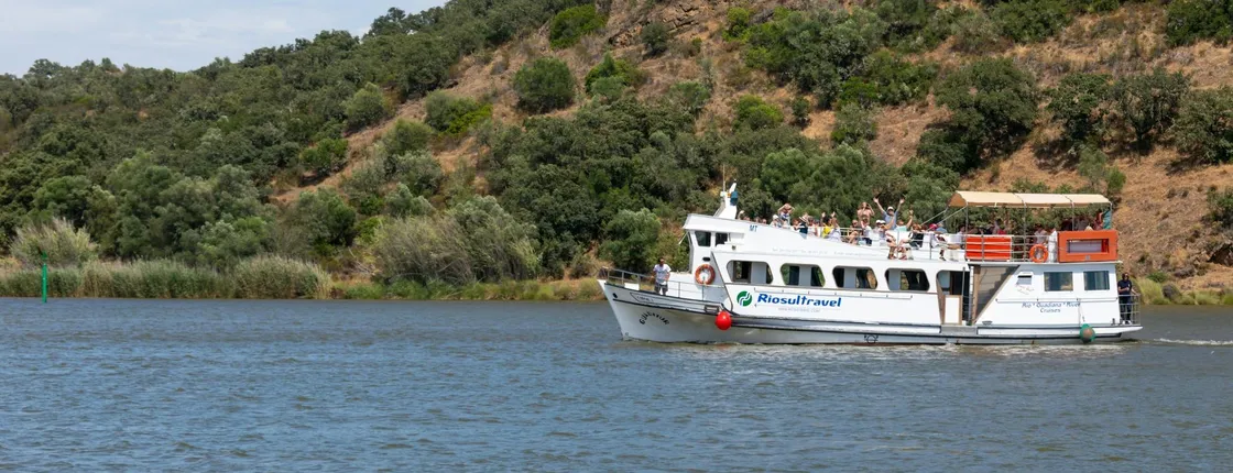 Guadiana River cruise with a barbecue