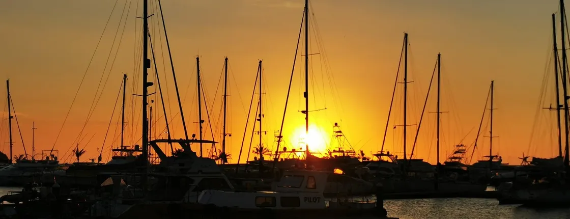 Sunset cruise in Santa Marta Bay with regional drinks, snaks and music