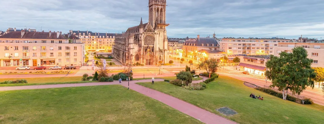 Caen walking tour with a local