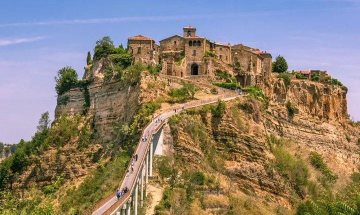 Small Group E-bike Experience from Orvieto to Civita with Lunch