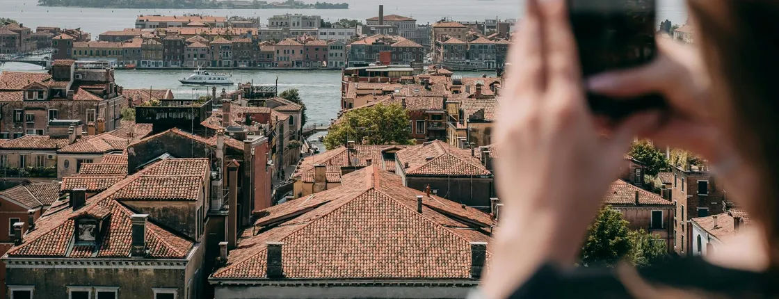 Guided walking tour of Venice's hidden gems with rooftop view