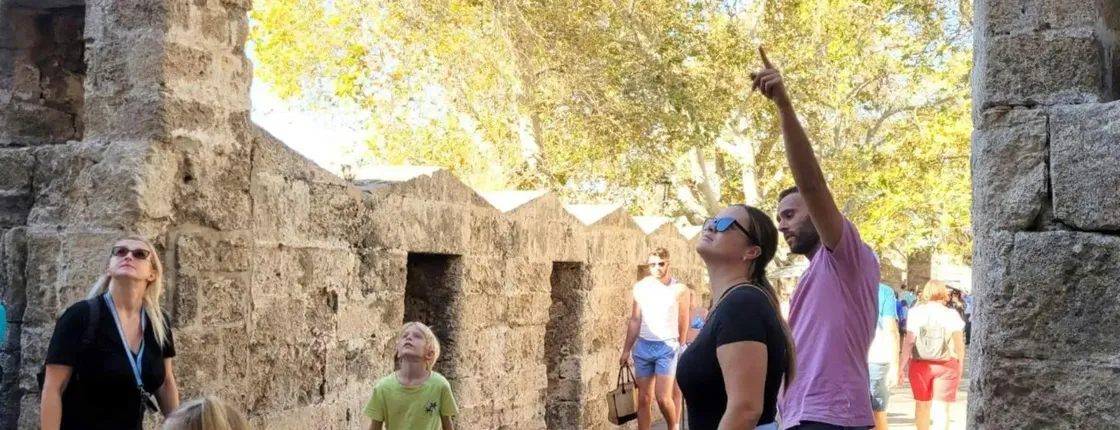 Rhodes medieval city treasure hunt with food stop