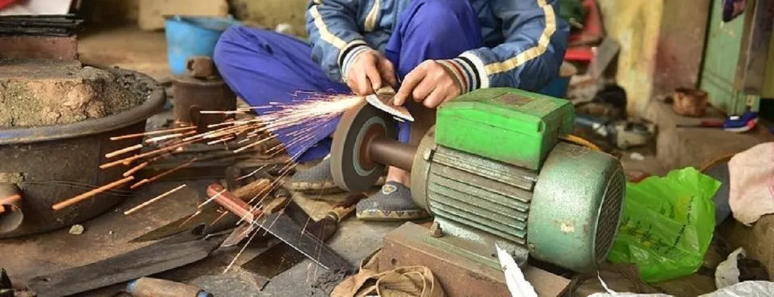Da Sy Village guided tour with knife-making experience