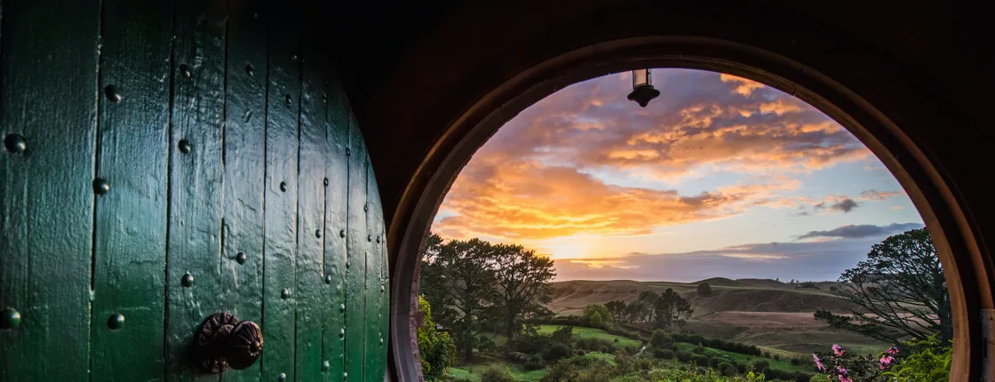 Auckland Waitomo Caves and Hobbiton movie set private tour