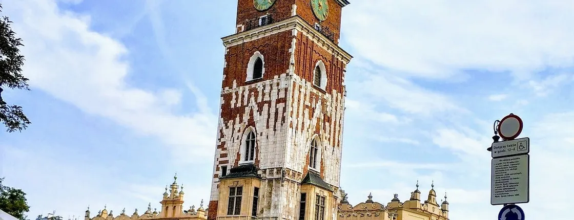 Krakow Old Town sightseeing by golf cart and Wawel Castle guided tour