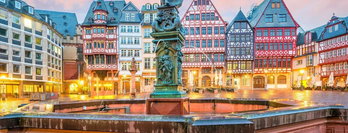 Walking tour on mobile app through Frankfurt