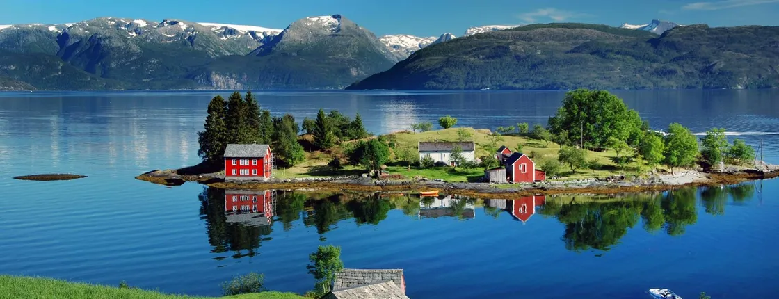 Hardangerfjord and waterfalls guided tour with lunch