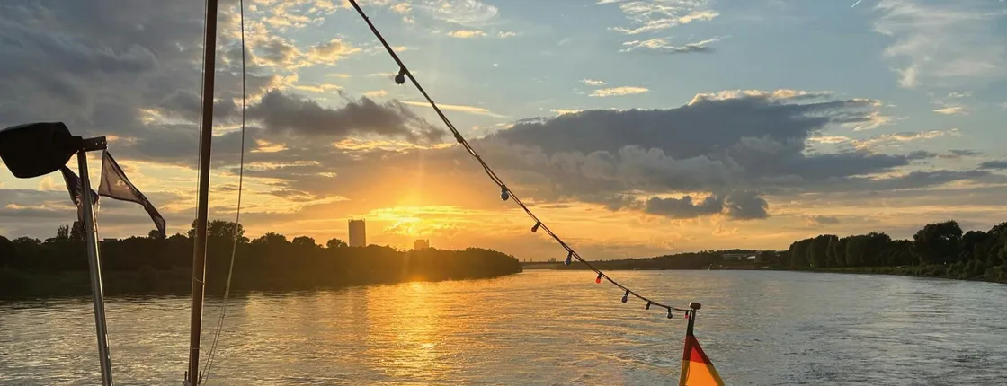 Lounge evening cruise in Bonn