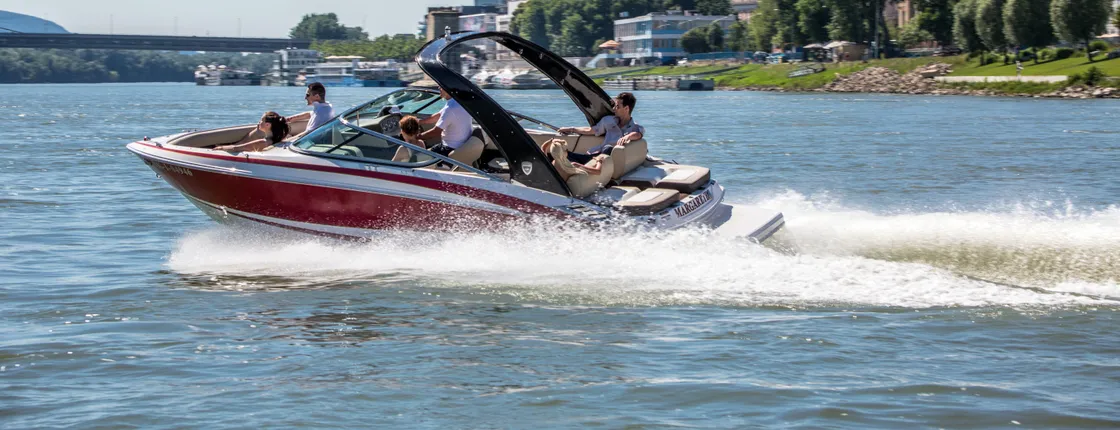 Speedboat tour on the Danube in Bratislava