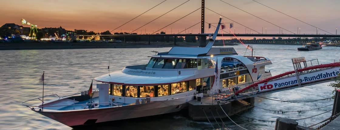 Evening river boat cruise in Düsseldorf