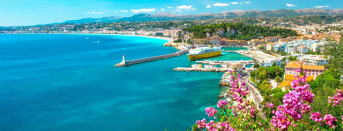 Guided tour around Nice's iconic landmarks with a local