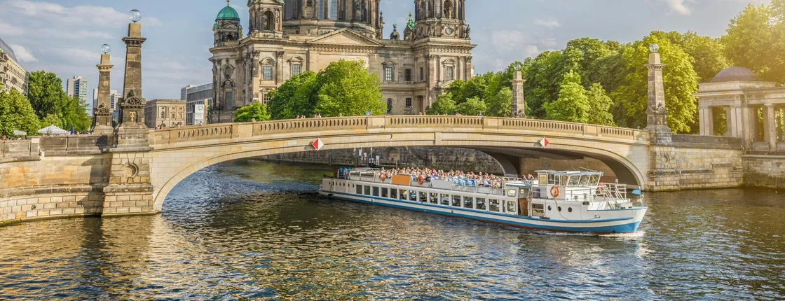 1-hour historical Spree river cruise in Berlin