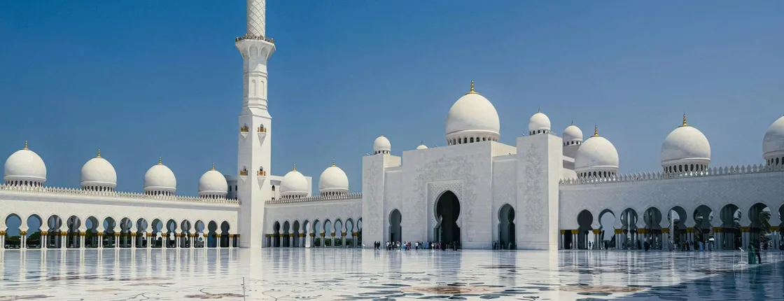 Guided tour of Sheikh Zayed Grand Mosque in Abu Dhabi