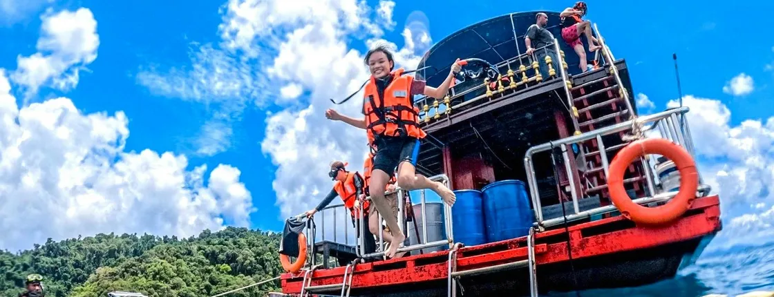 3 or 4 islands snorkel and beach tour by Boat from Koh Chang