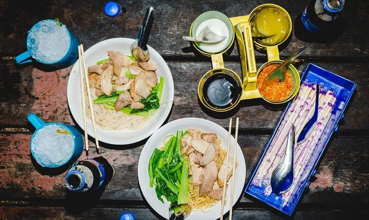 Bangkok Backstreets Food Tour with 15+ Tastings