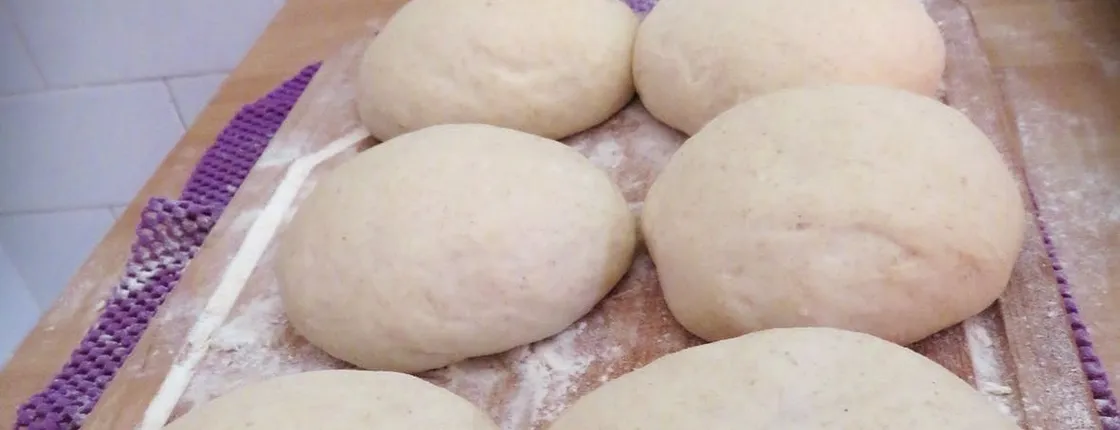 Authentic Roman pizza making class and dinner