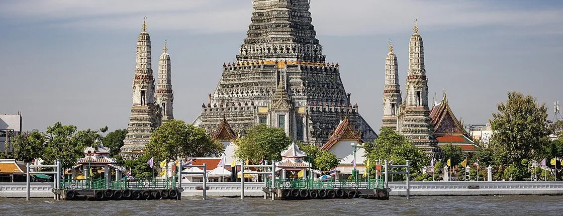 Half-day van charter to Wat Phra Kaew and Wat Arun from Bangkok