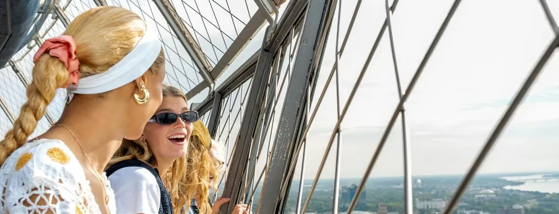 Niagara Falls Canada tour with Skylon Tower and boat cruise