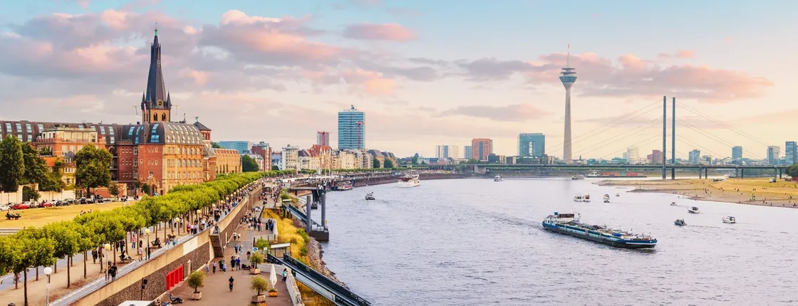 Explore Düsseldorf in 1 Hour with a Local