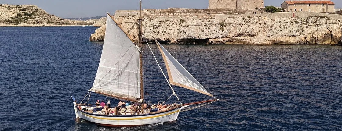 Sailing cruise with If Castle and Frioul Calanques