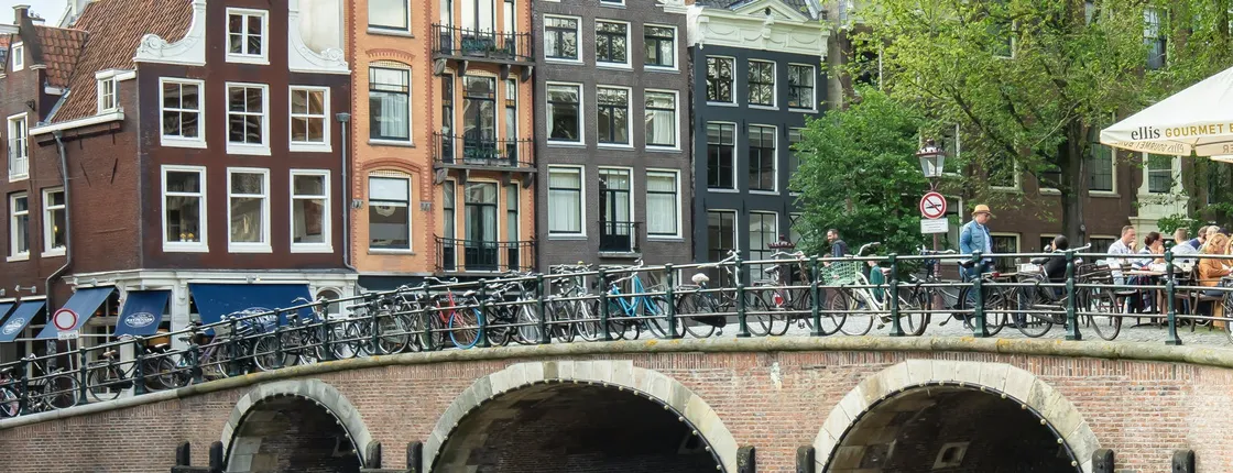 Cultural city tour in Amsterdam in German