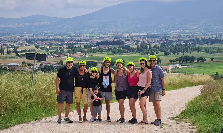 Umbria E-Bike & Wine Tour through Vineyards and Olive Groves