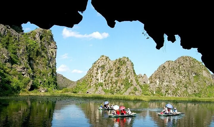 Small-Group Hoa Lu - Tam Coc Day Tour from Hanoi