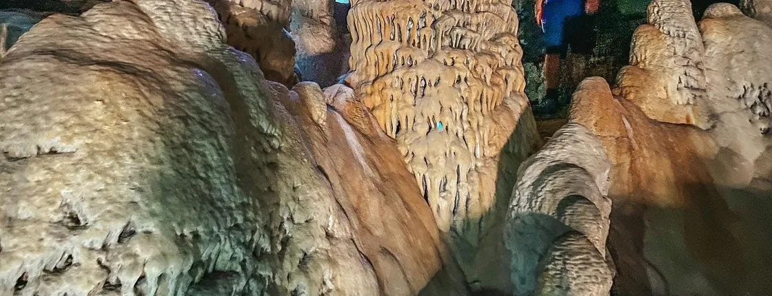 Hiking guided tour to the Limniotis cave