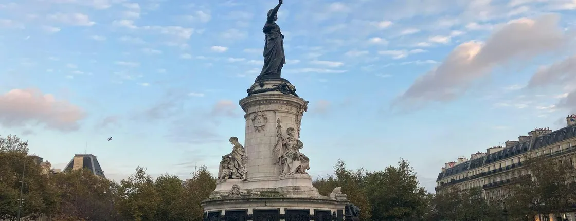 Guided walking tour with tastings of Le Marais district in Paris