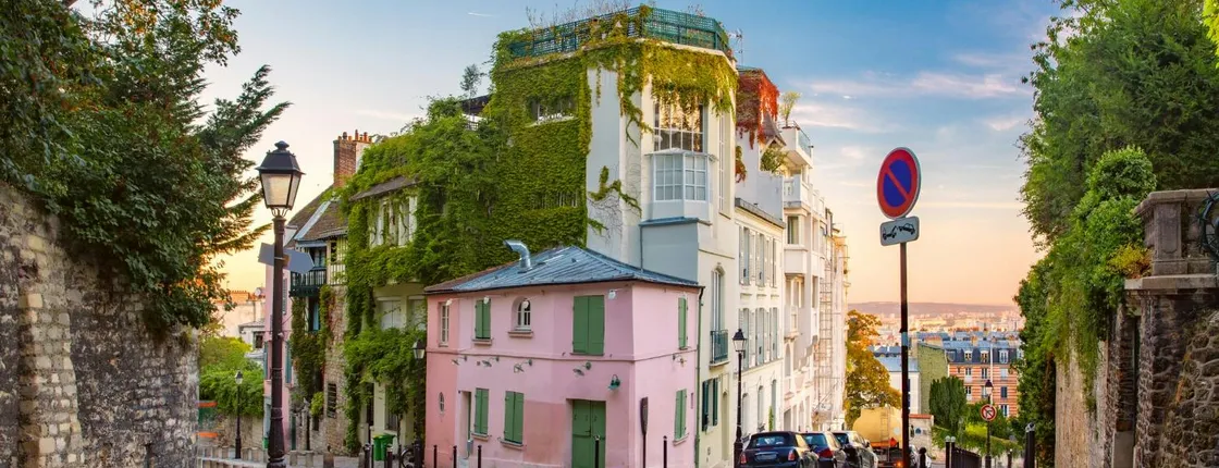 Guided tour of iconic Paris landmarks and hidden gems