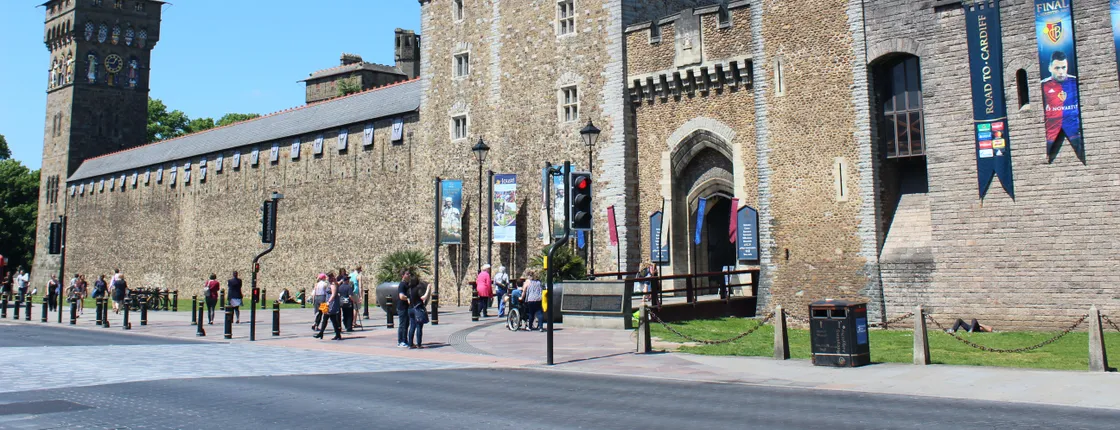 Private walking tour of Cardiff with Cardiff Bay