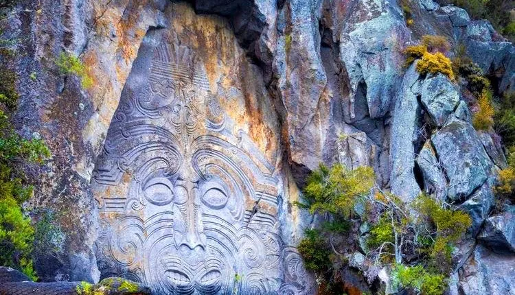 Lake Taupō cruise with Māori rock carvings