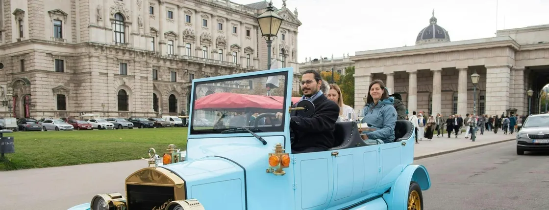 Private panoramic tour of Vienna in a vintage electric vehicle
