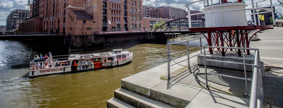 Hop-on hop-off harbor tour with International Maritime Museum ticket