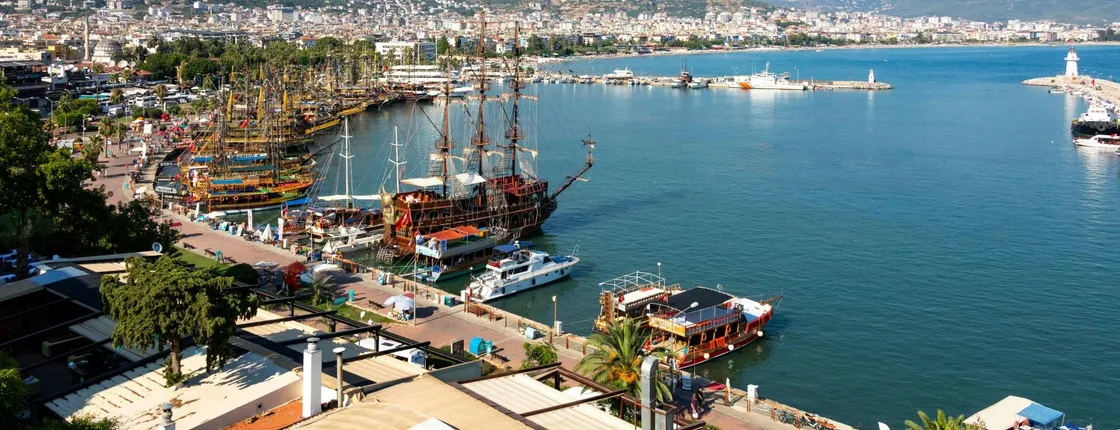 Adults-only boat cruise from Alanya with swimming stops and lunch