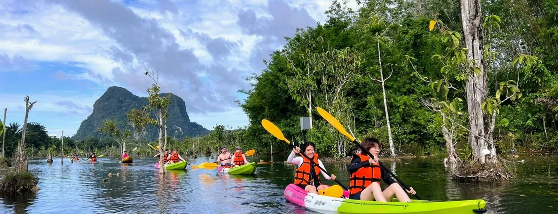 Half-day Klong Root kayak experience with pineapple farm tour